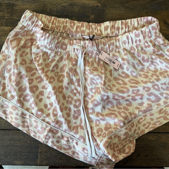 Victoria’s Secret nwt satin sleep shorts size xs - Picture 3 of 6